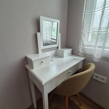 у дома Daire *