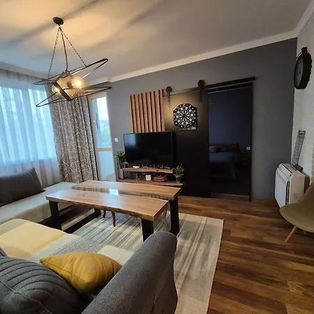 Апартамент У Дома Apartament *