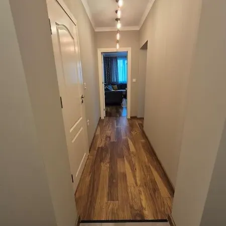 Апартамент У Дома Apartament *
